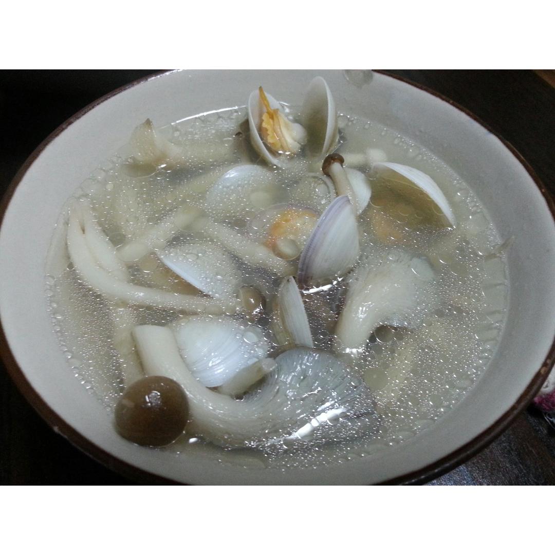 蛤蜊菌菇汤