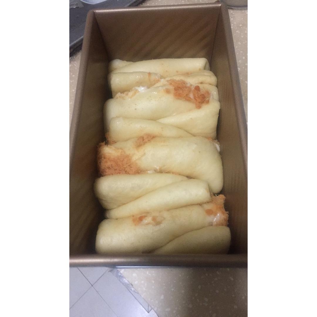 手撕千层肉松面包