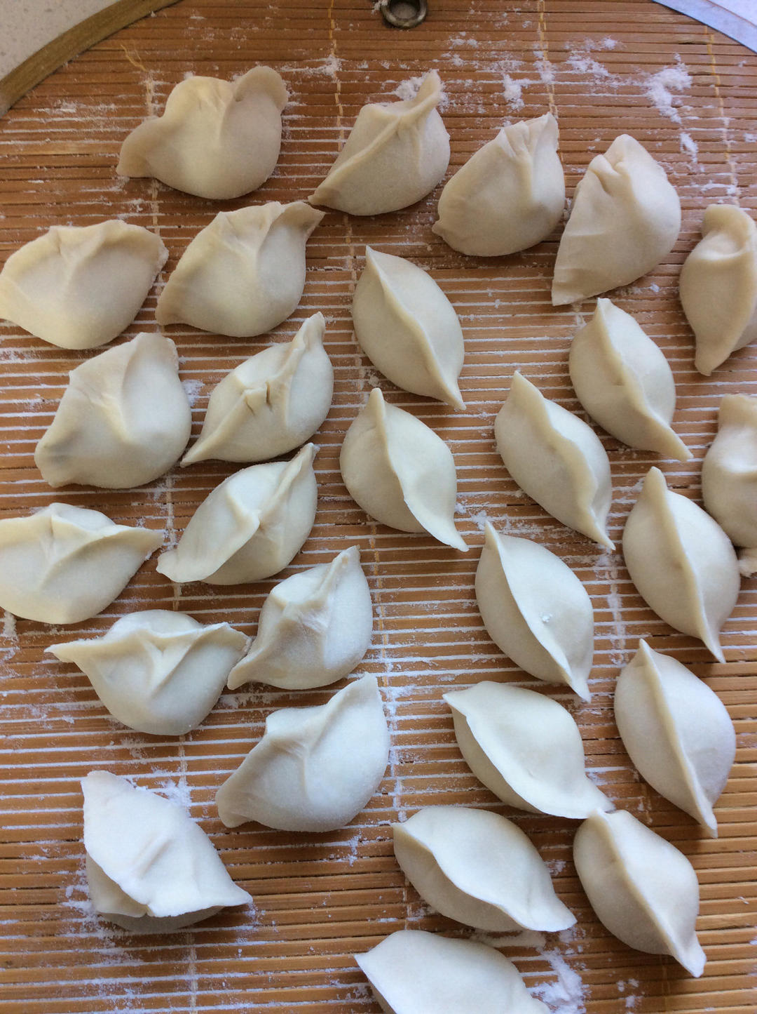 吃起来脆爽，香脆可口，好吃不腻，马蹄/荸荠猪肉馅水饺