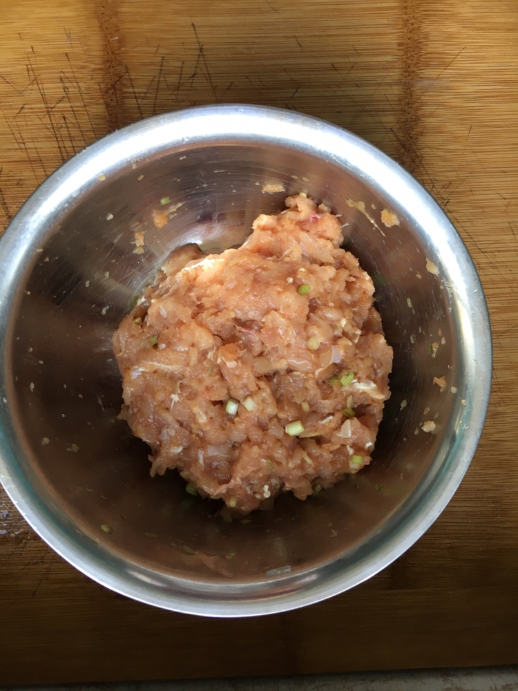 宝宝辅食：胡萝卜香菇鸡腿肉丸的做法 步骤3