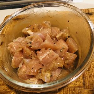超嫩滑广式啫啫鸡胸肉的做法 步骤1
