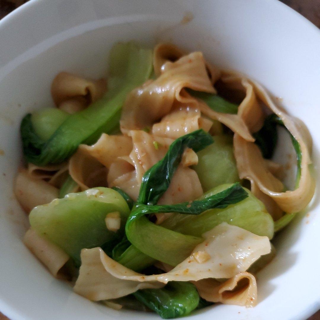 十分钟就能吃上的超简单油泼面