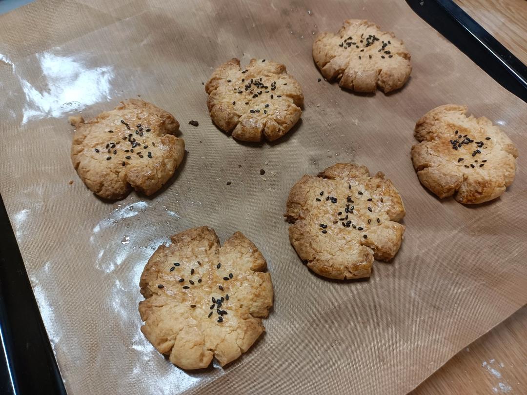 轻轻一按就碎掉的原味桃酥（不输猪油版）