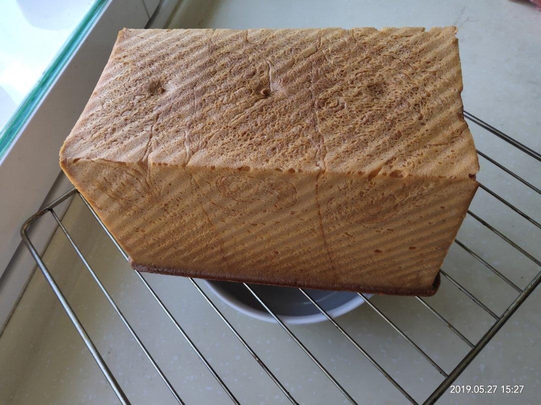 一次发酵就拉丝的吐司面包(附夏天面包机出膜方法)