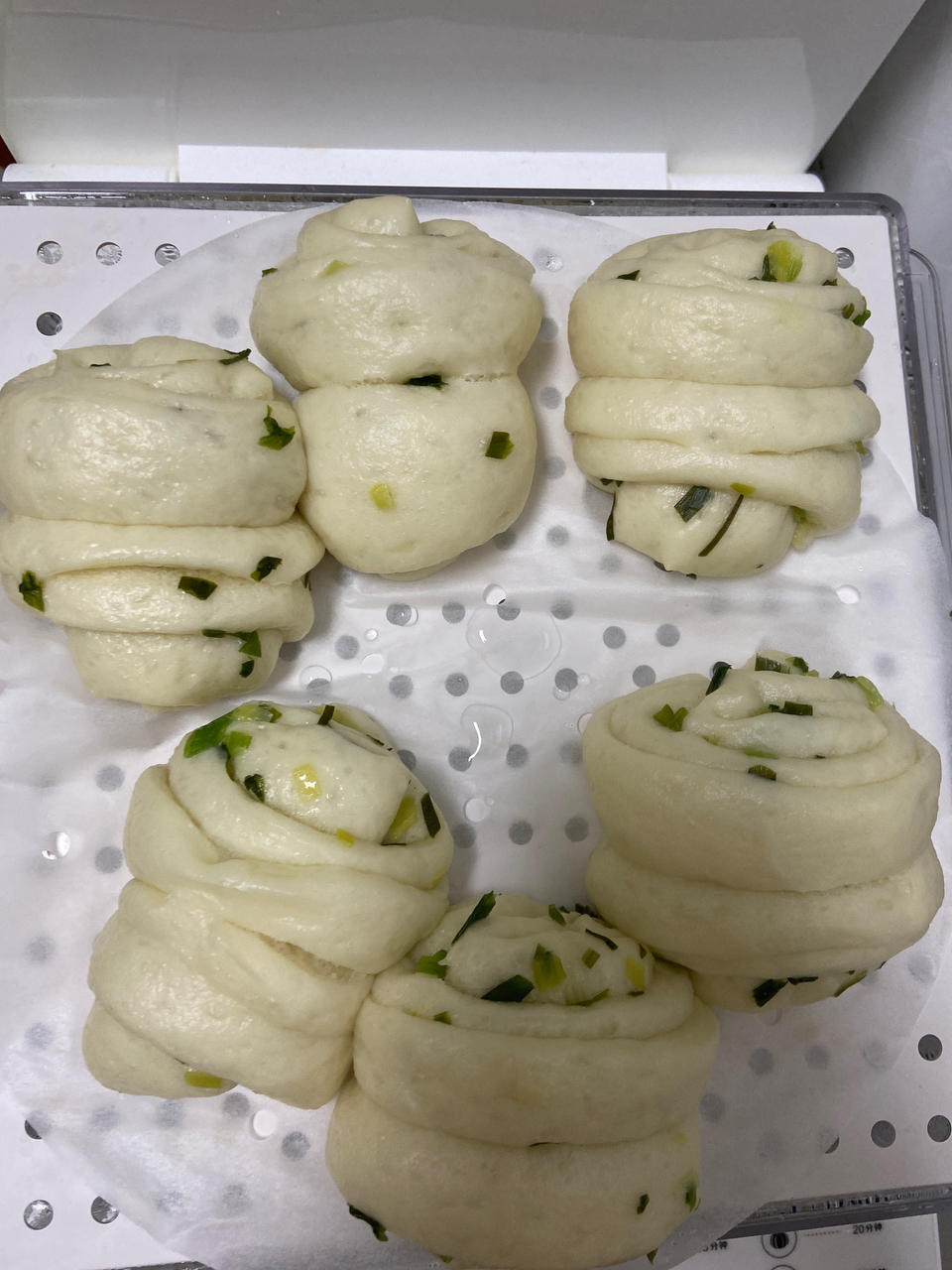 最好吃的火腿葱香花卷—附让葱不变黄的小窍门