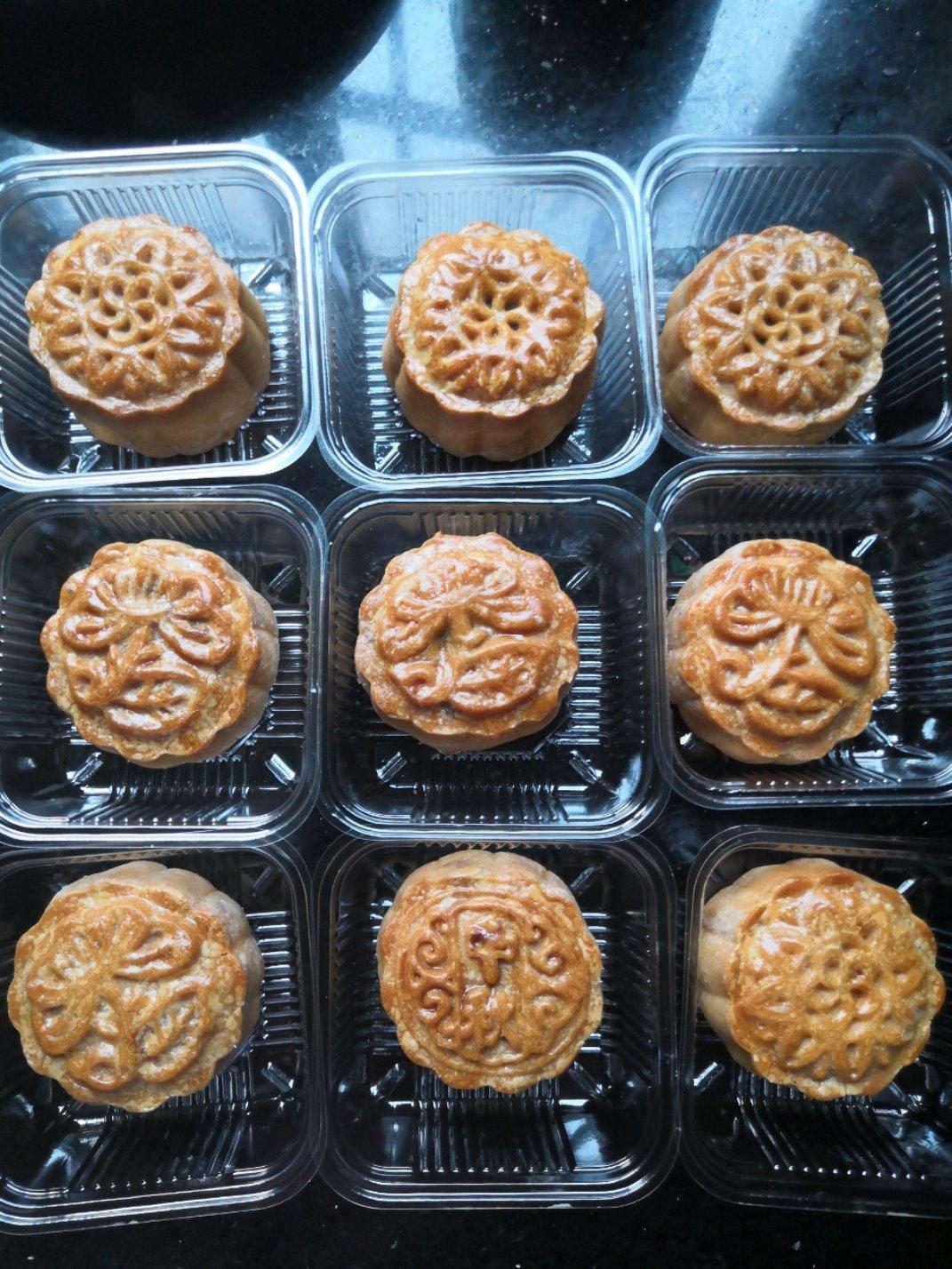 广式月饼（豆沙咸蛋黄）
