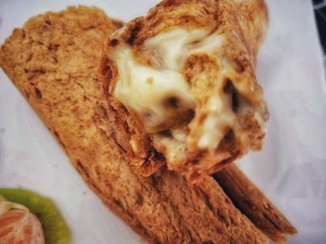 CHEESE ROLL