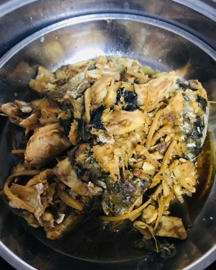 葱姜红焖鱼（附煎鱼入味又不破皮的小诀窍）