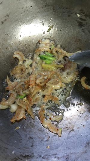 鸡蛋海虾仁面的做法 步骤5
