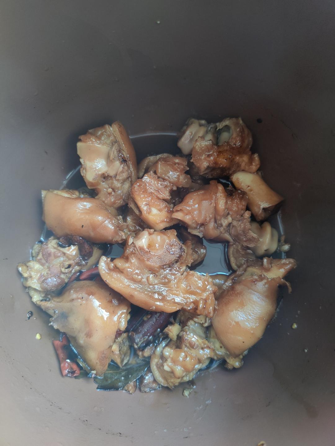 红烧猪蹄，软糯 Q弹，室友三碗饭