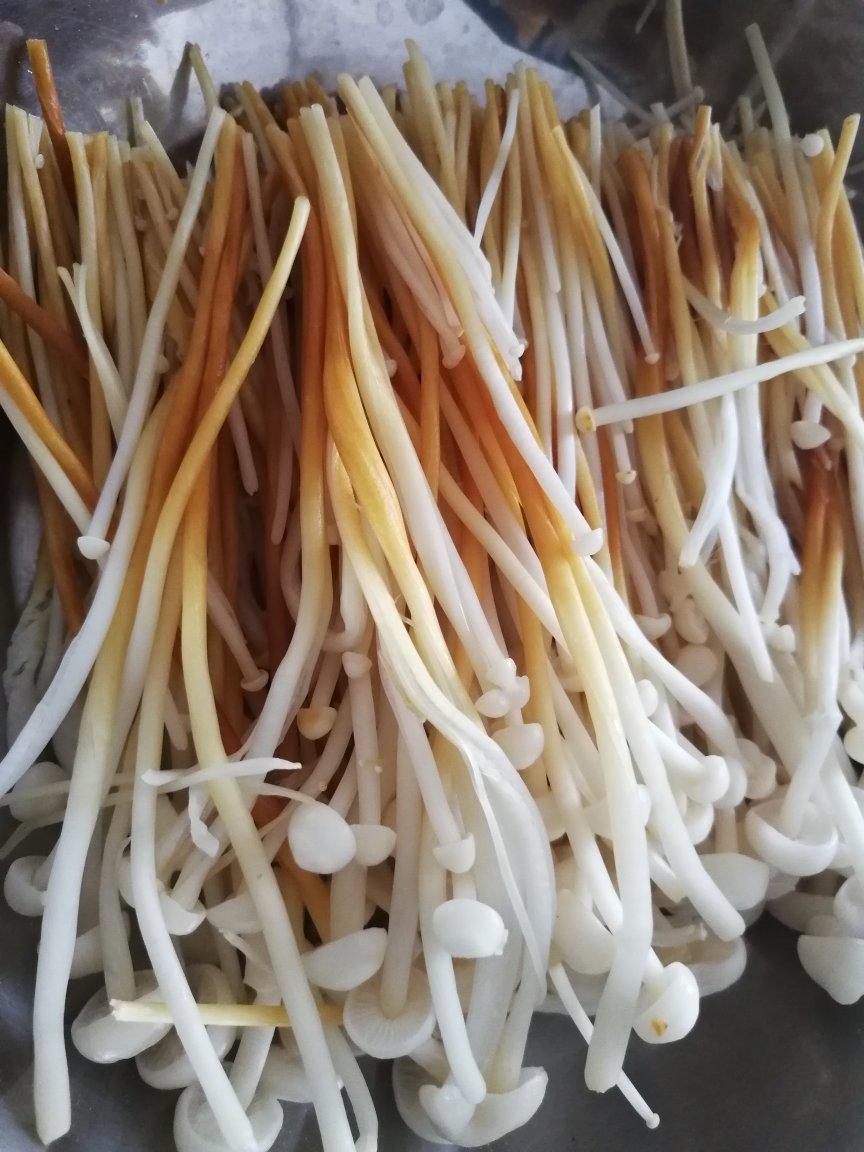 8月7日#早餐612018年8月7日#原来这个叫金针菇,那种白色的叫银针菇