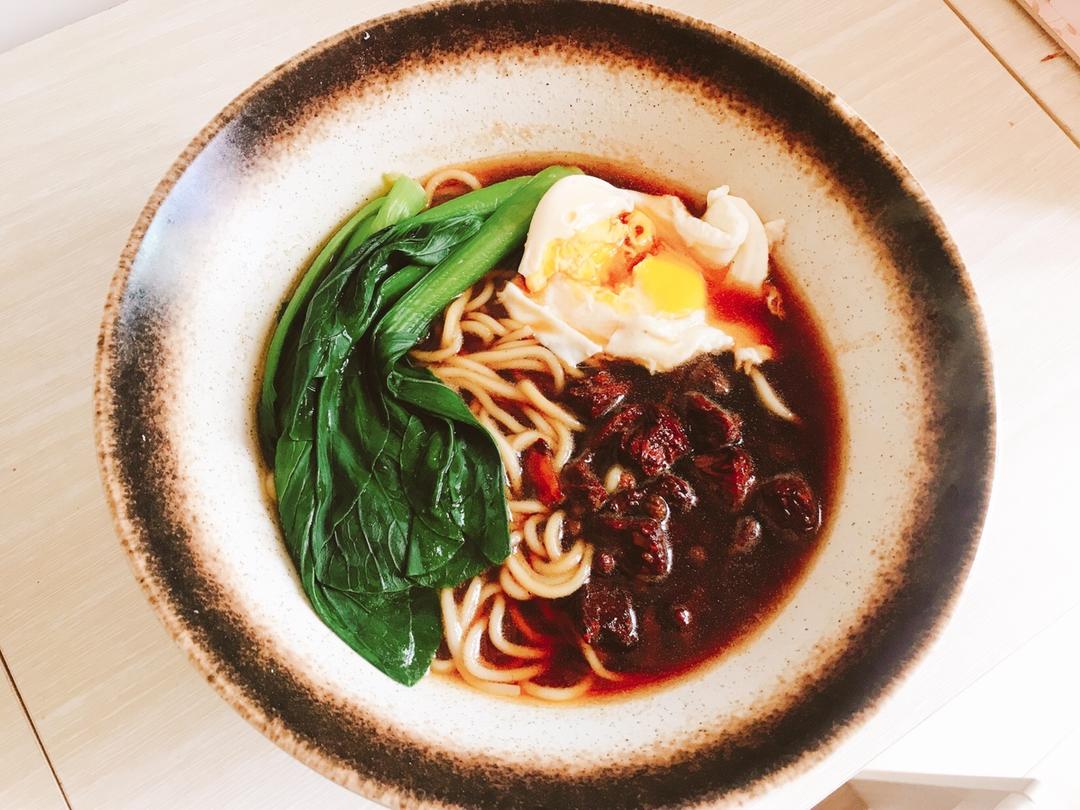 超简单快手菜之港式秘制酱香牛腩面