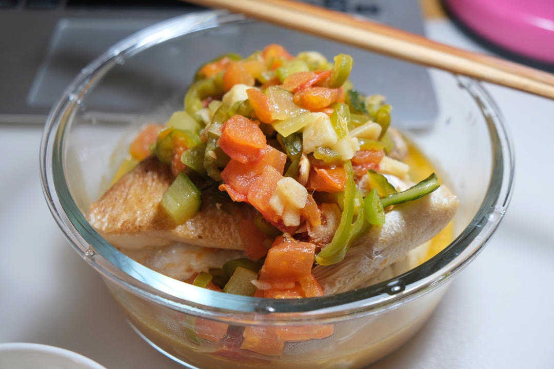 黄油煎鲈鱼