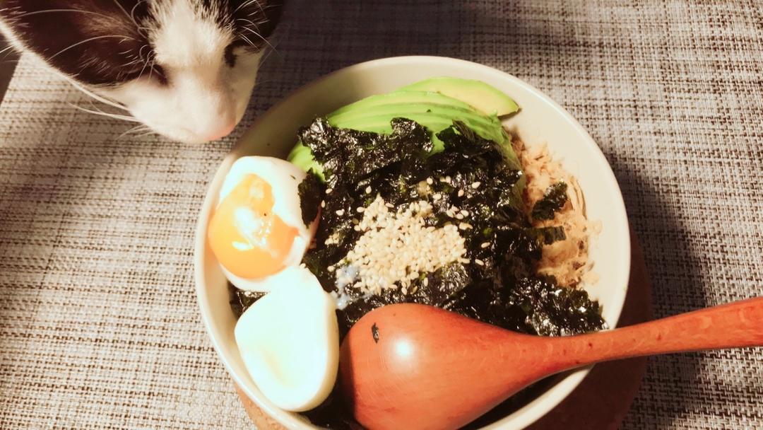 牛油果海苔肉松拌饭