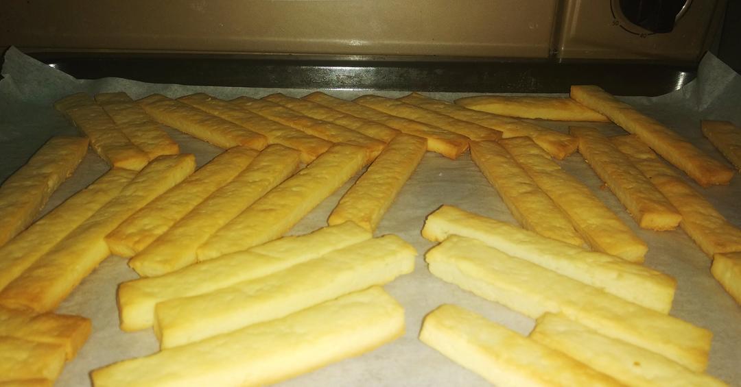 硬版奶酪芝士条饼干