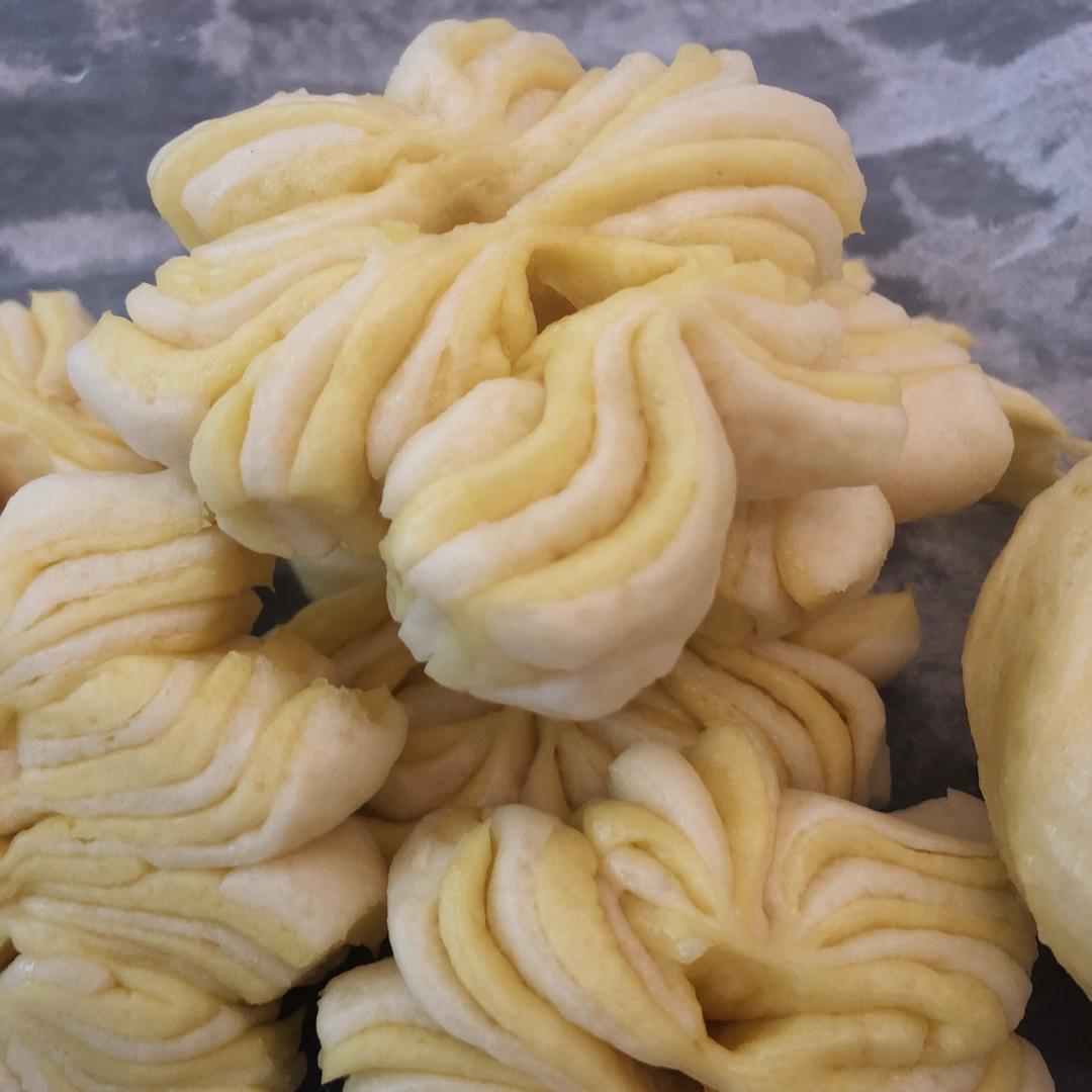 南瓜双色花卷
