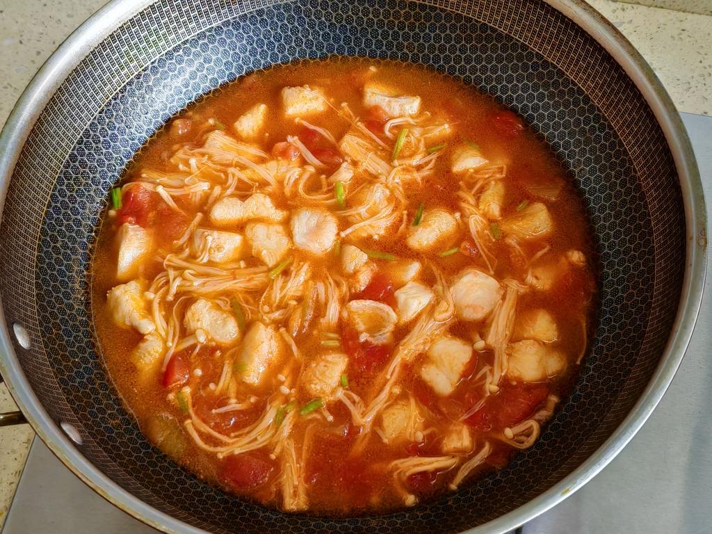 番茄鱼巴沙鱼（也可以用番茄龙利鱼），番茄酱汁超浓郁，营养又下饭！