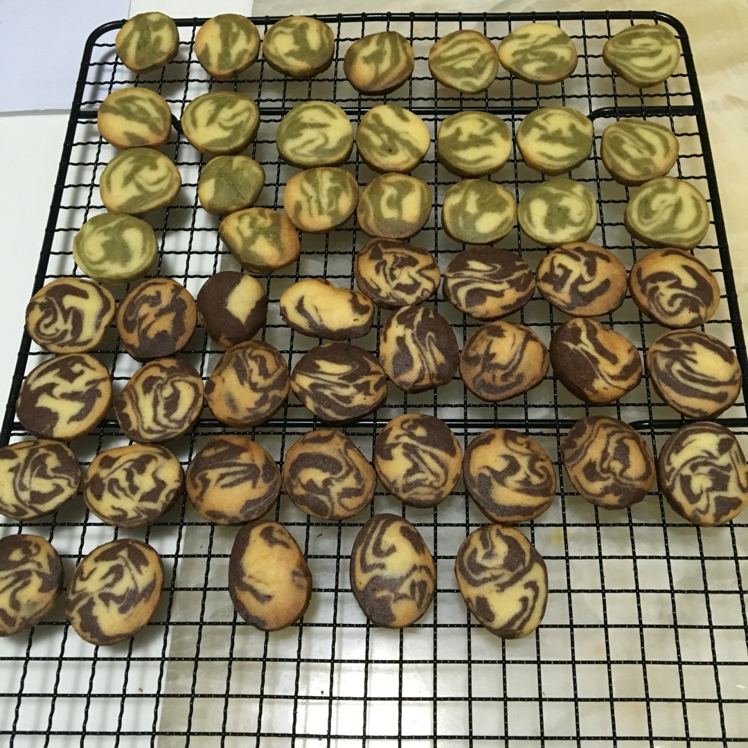 双色大理石纹饼干制作方法（花纹整形详细图解版）