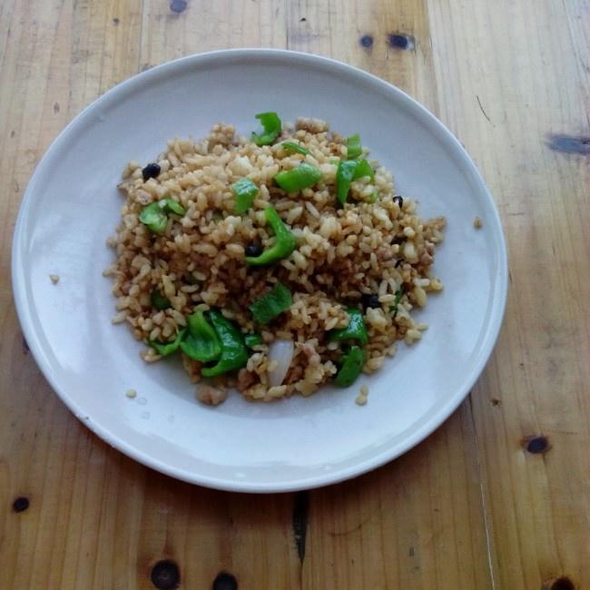 青椒豆豉肉沫炒饭的做法
