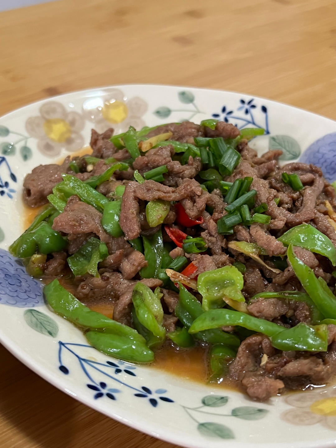 厨师长教你：“青椒牛肉丝”的家常做法，家乡的味道，先收藏了