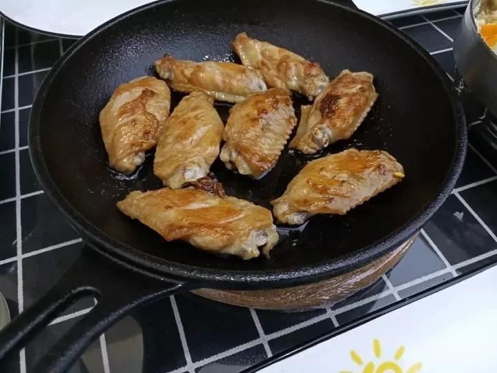 不需要一滴油外酥里嫩的香煎鸡翅