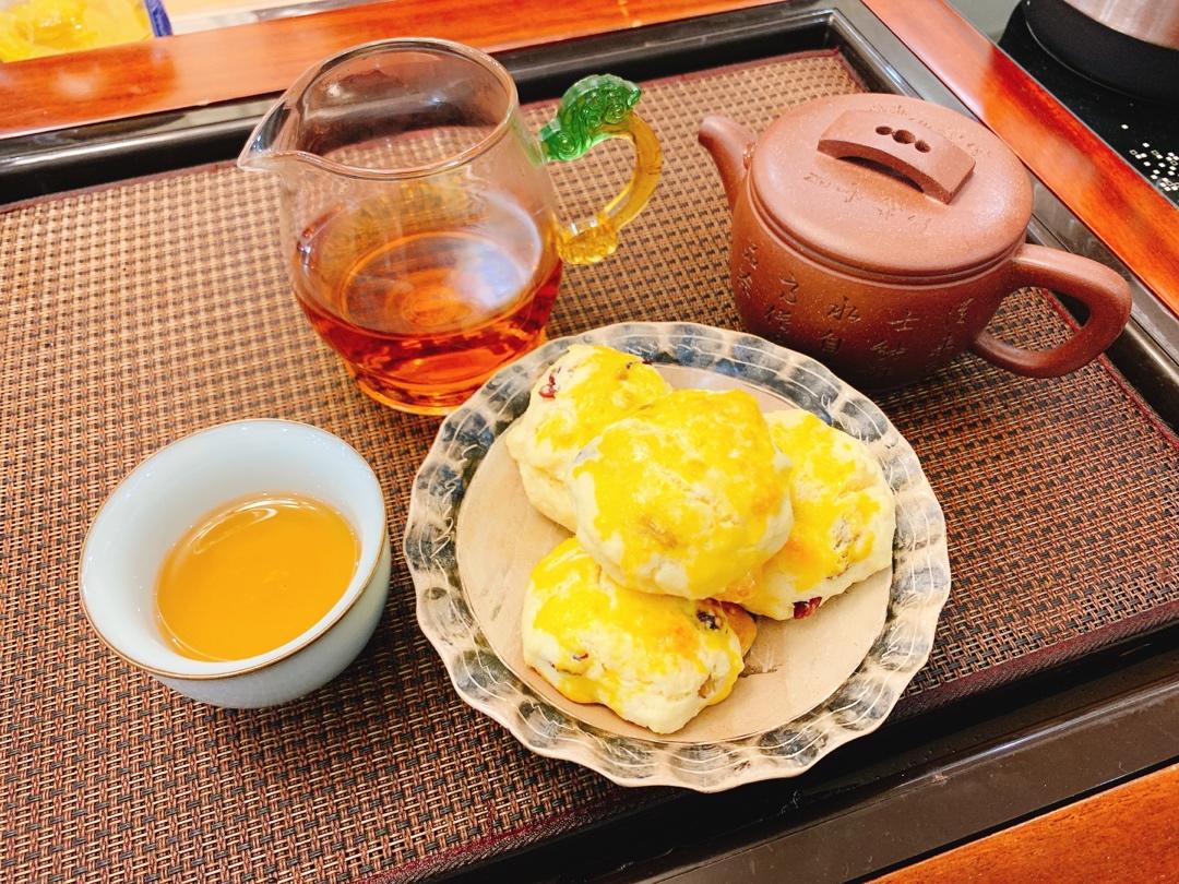 超级松软完美裂纹的司康-English scones