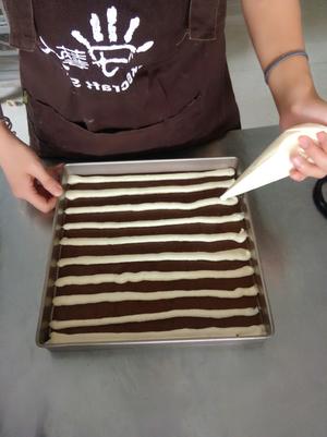 简单，好吃又美观的提拉米苏蛋糕卷的做法 步骤14