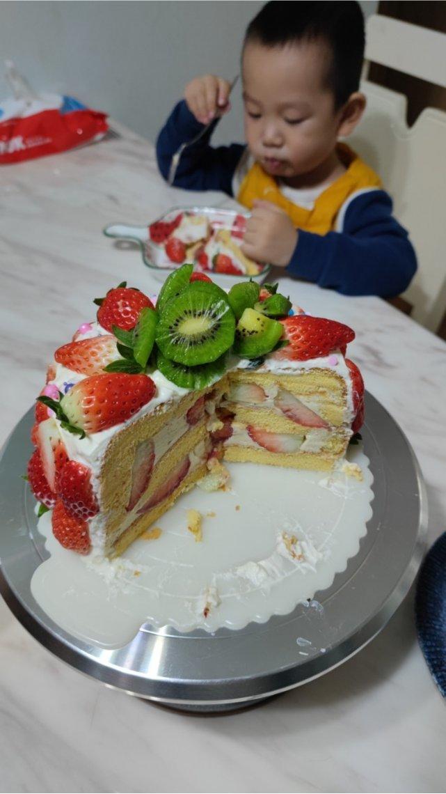 草莓炸弹蛋糕