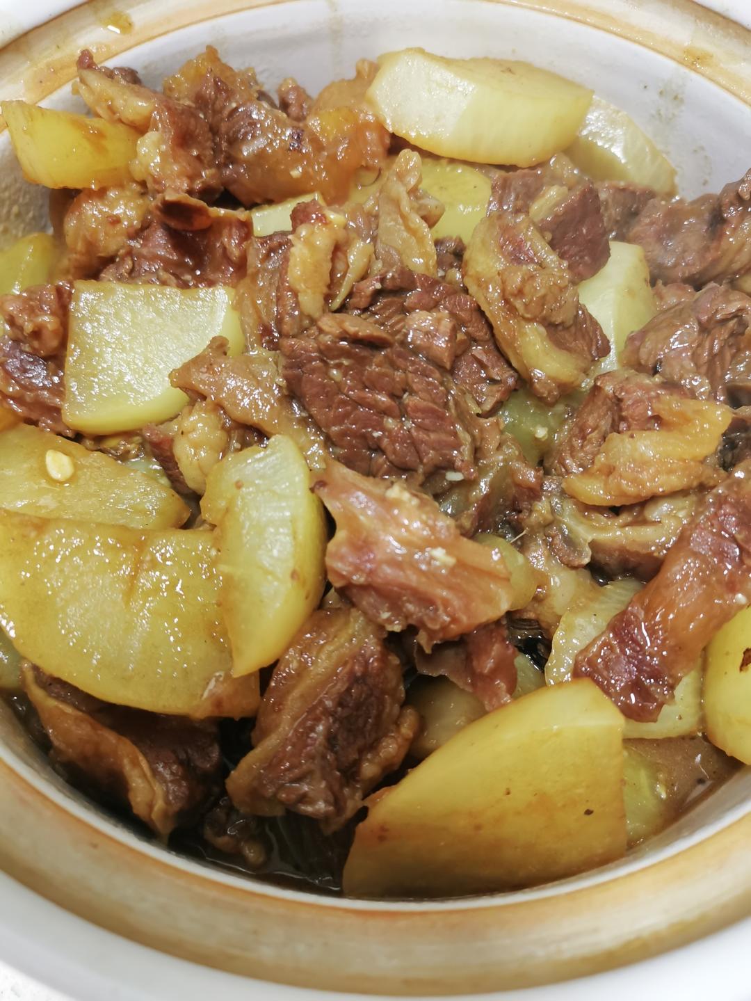 广式牛腩萝卜煲