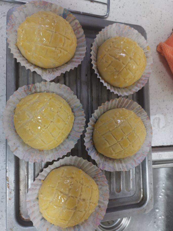 好吃到炸裂的港式菠萝包（附带制作酥皮的小视频）