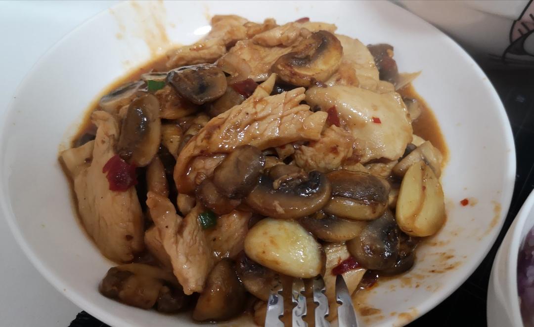 口蘑（白蘑菇）炒肉|鲜掉眉头上心头