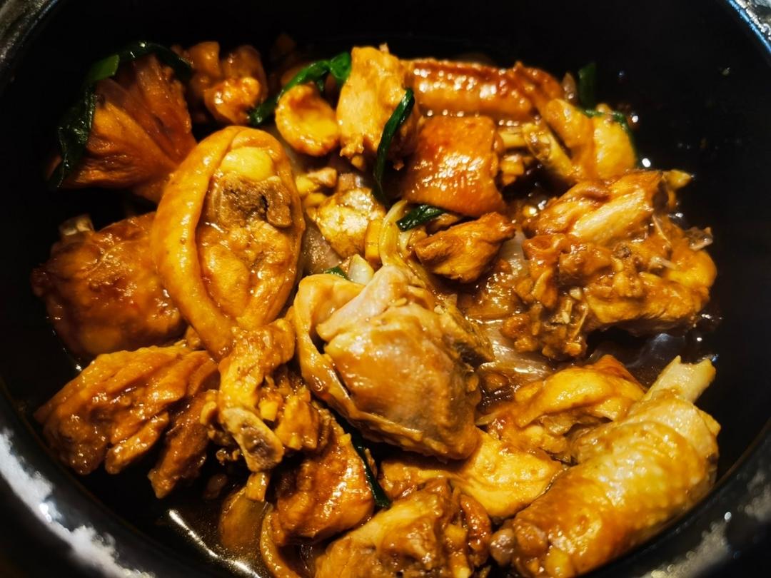 香味十足的沙姜鸡煲