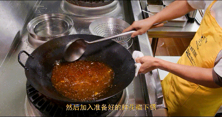 厨师长教你：“鲜椒牛蛙”的家常做法，麻辣鲜香，肉质滑嫩的做法 步骤14
