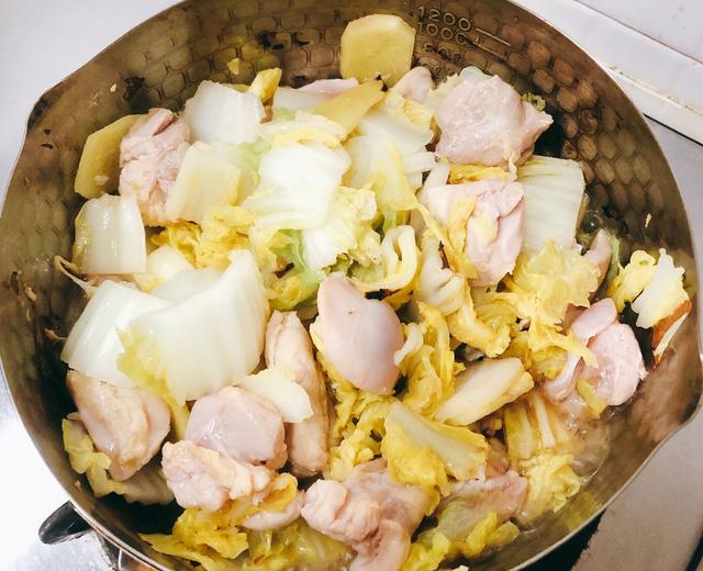 快手减脂餐：无水鸡腿白菜锅的做法