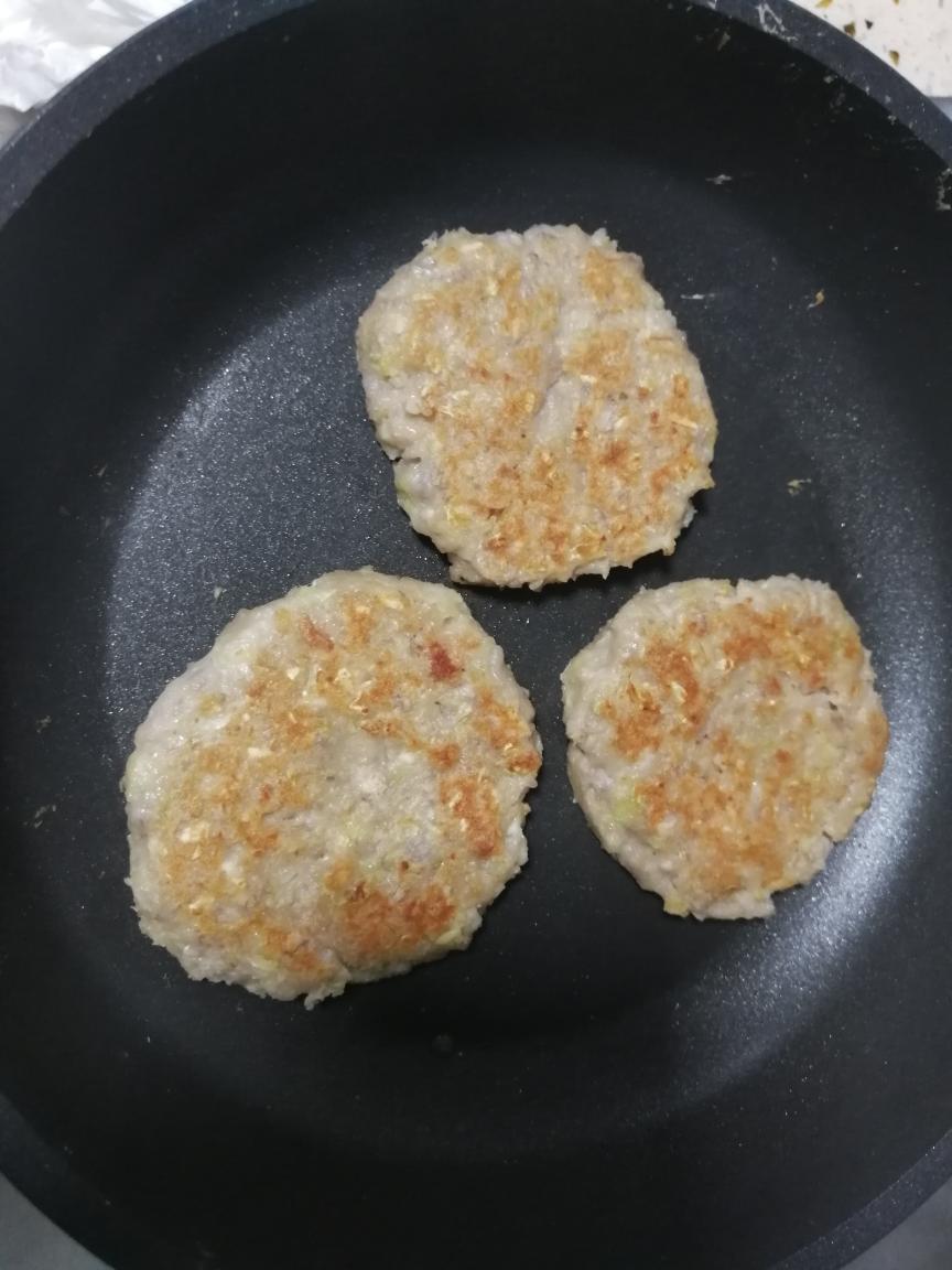 香芋圆白菜肉饼的做法