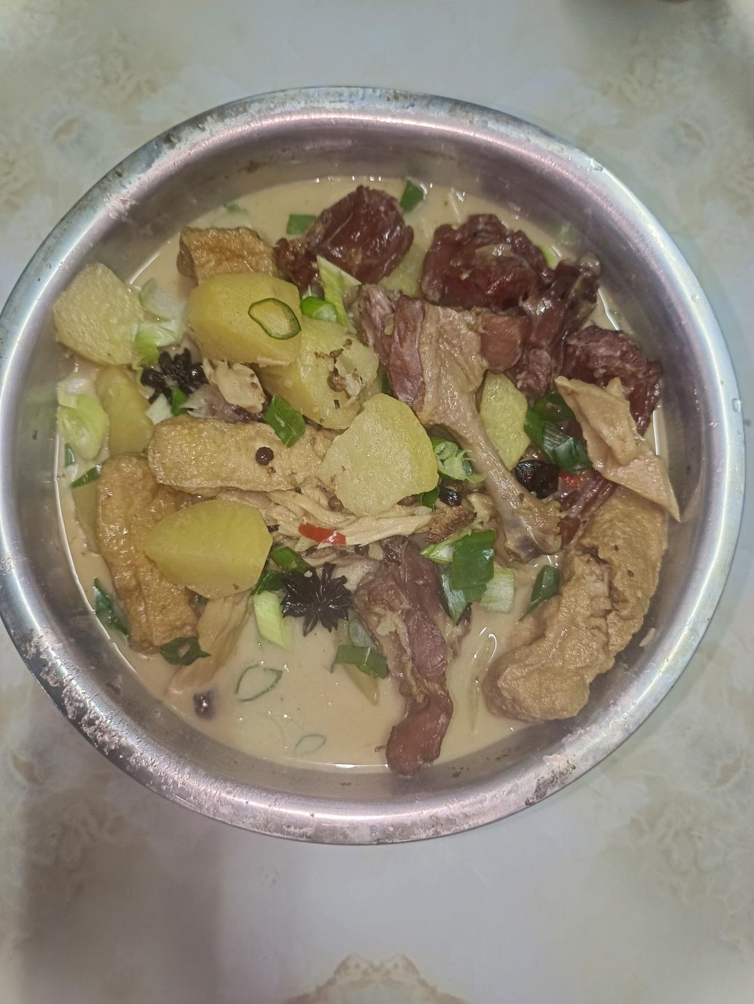 腊鸭腿炖土豆