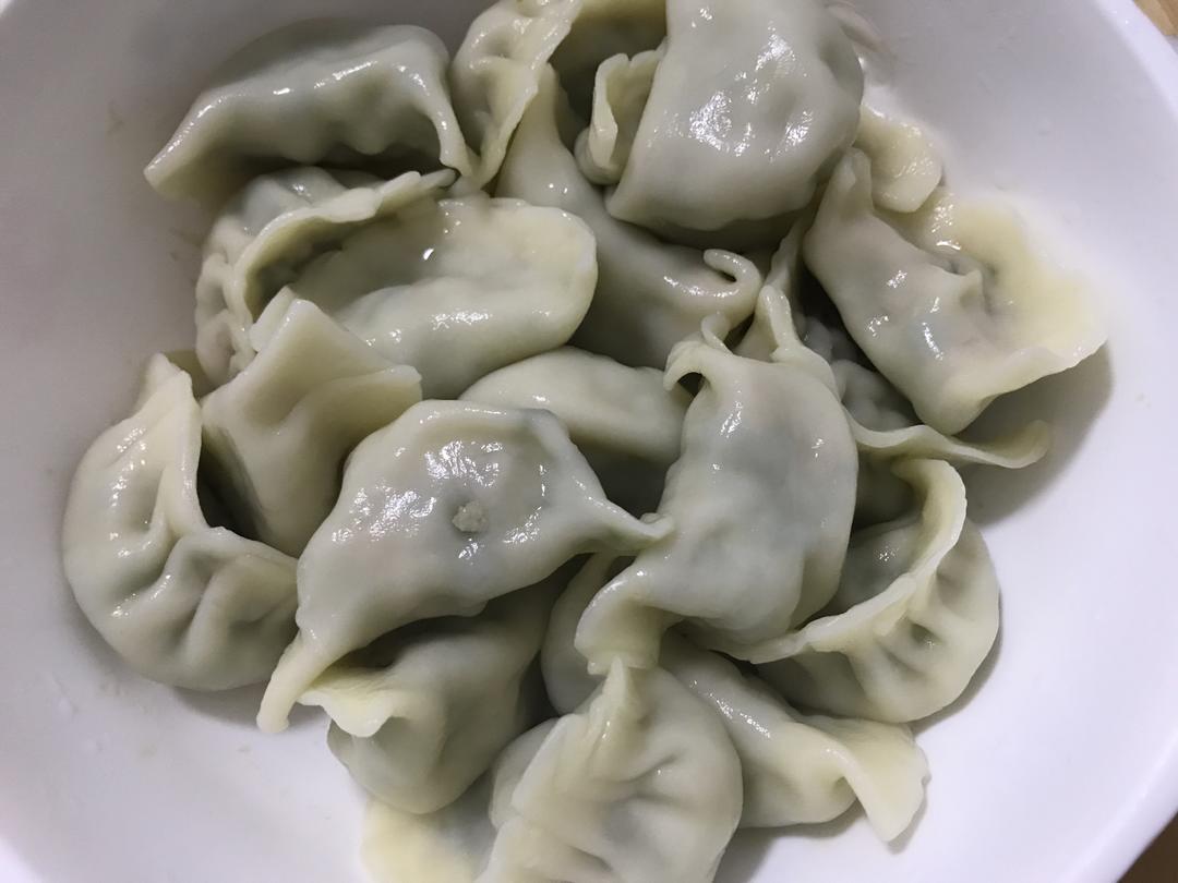 胡萝卜韭菜猪肉水饺的做法