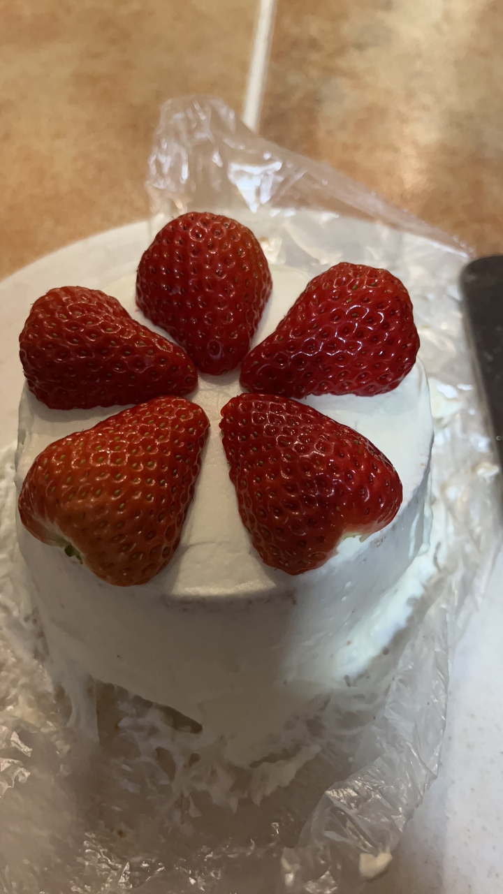 超简单四寸滴落草莓奶油蛋糕【北鼎烤箱菜谱】