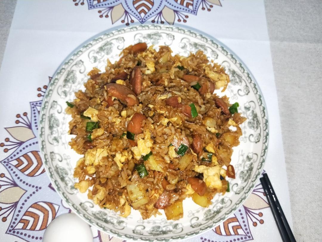 邻居抢着来我家吃土豆香肠炒饭，原来这么香！
