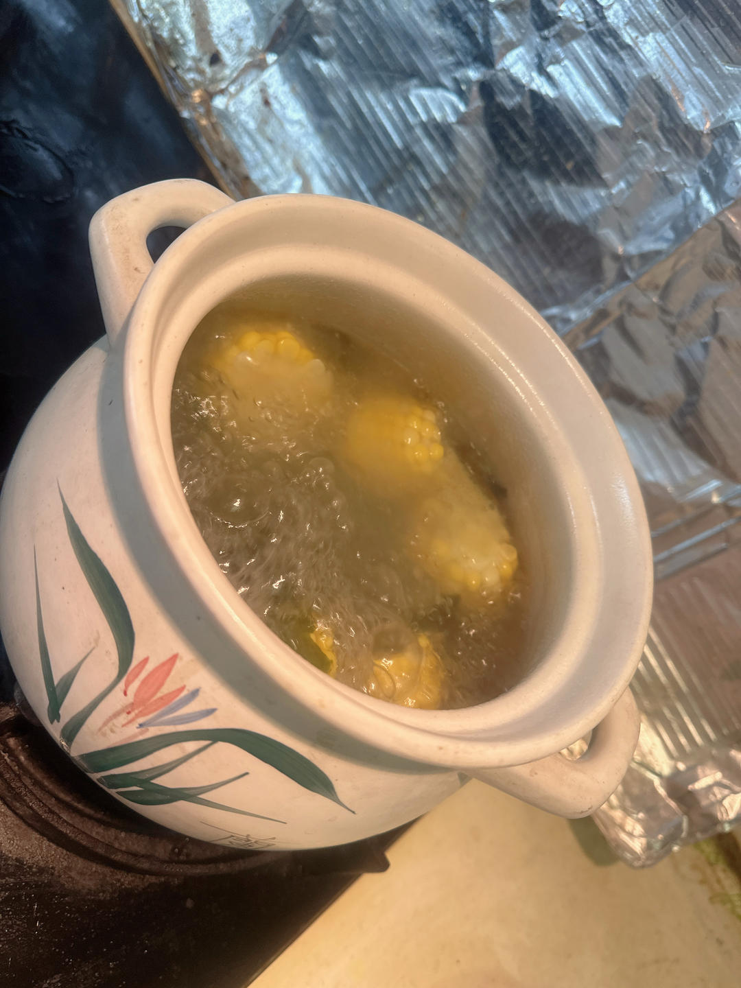汤：玉米海带头排骨汤