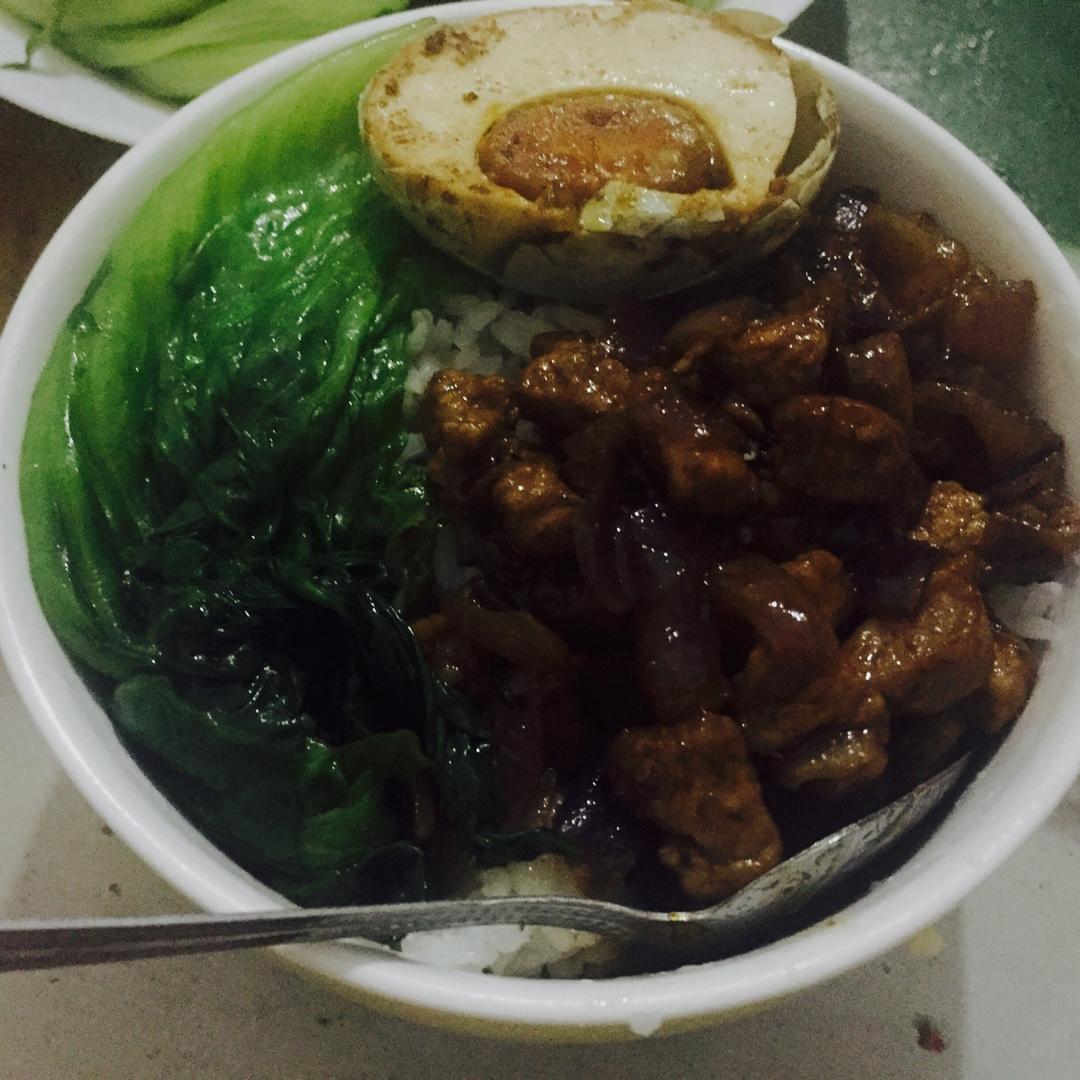 迷迭香：卤肉饭