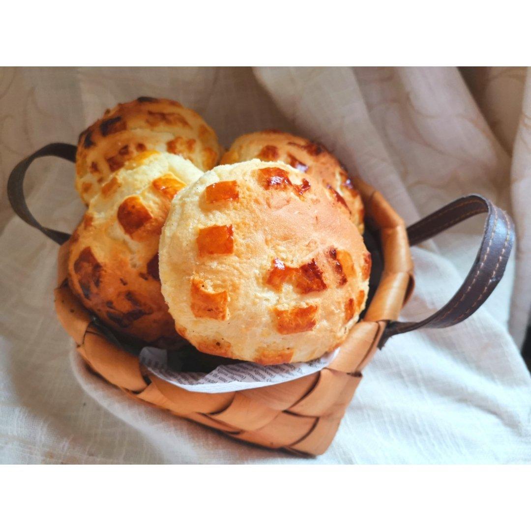 好吃到炸裂的港式菠萝包（附带制作酥皮的小视频）