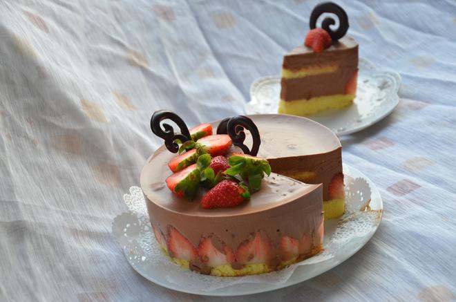 简单又容易出彩的美味甜点，巧克力酸奶慕斯蛋糕的做法