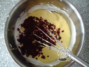 吃上停不下来的奶酪蔓越莓蛋糕卷的做法 步骤9