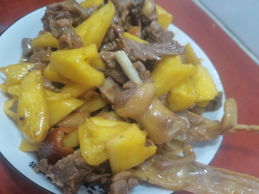 菠萝炒鸭肉粒