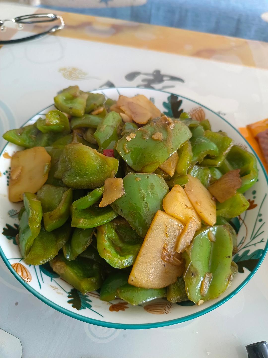大辣椒炒土豆片