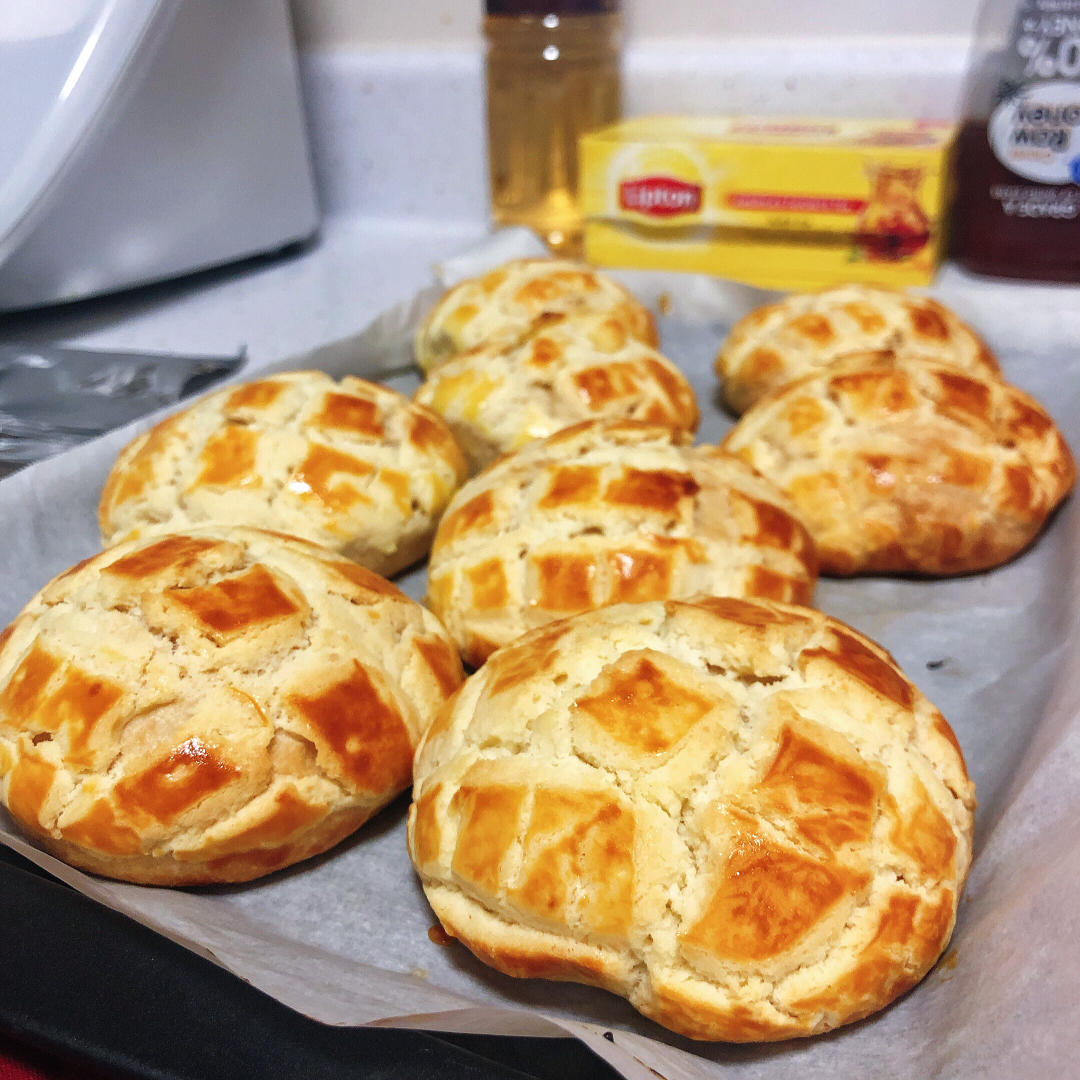 好吃到炸裂的港式菠萝包（附带制作酥皮的小视频）