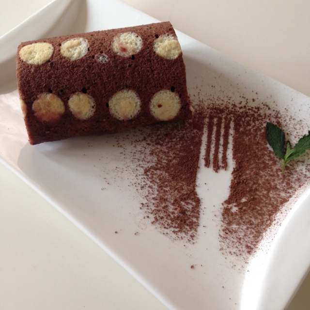 可可奶油波点蛋糕卷