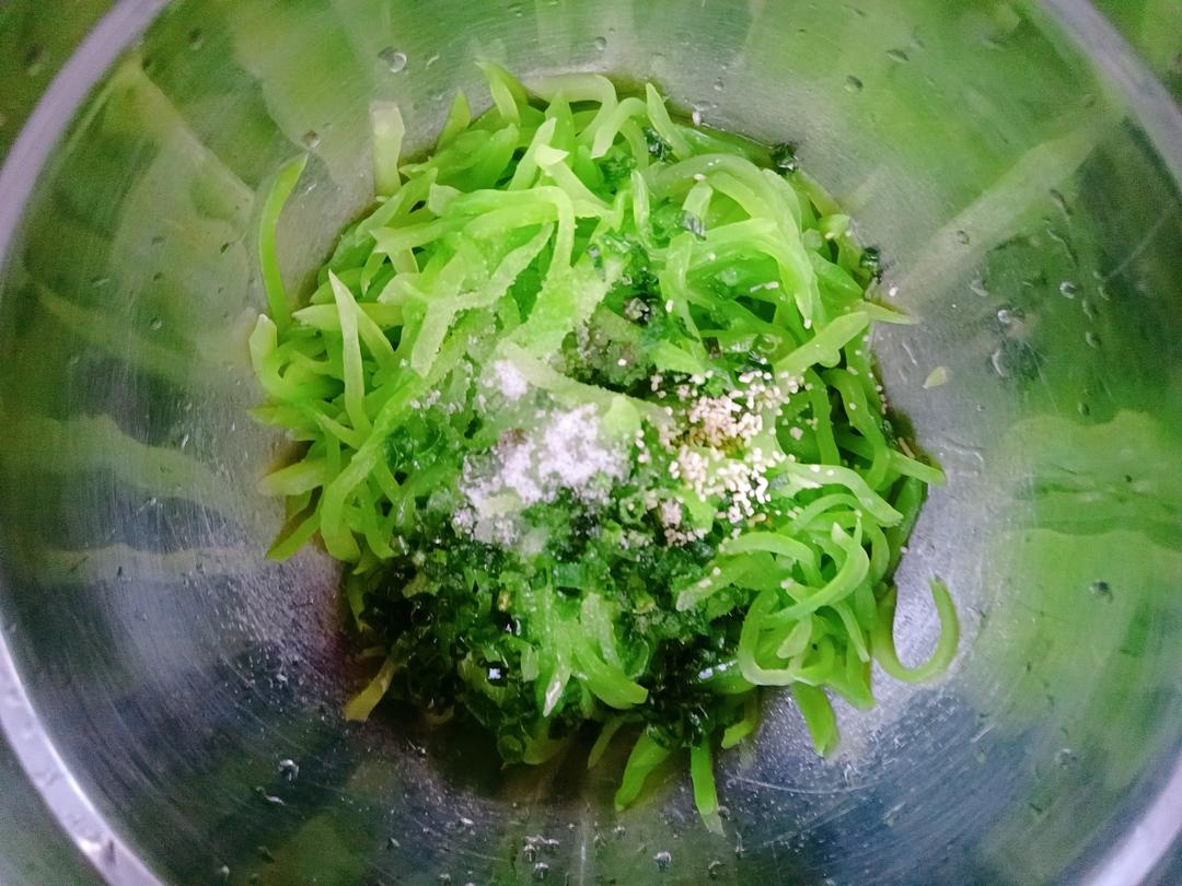 爽脆葱油莴笋丝的做法 步骤6