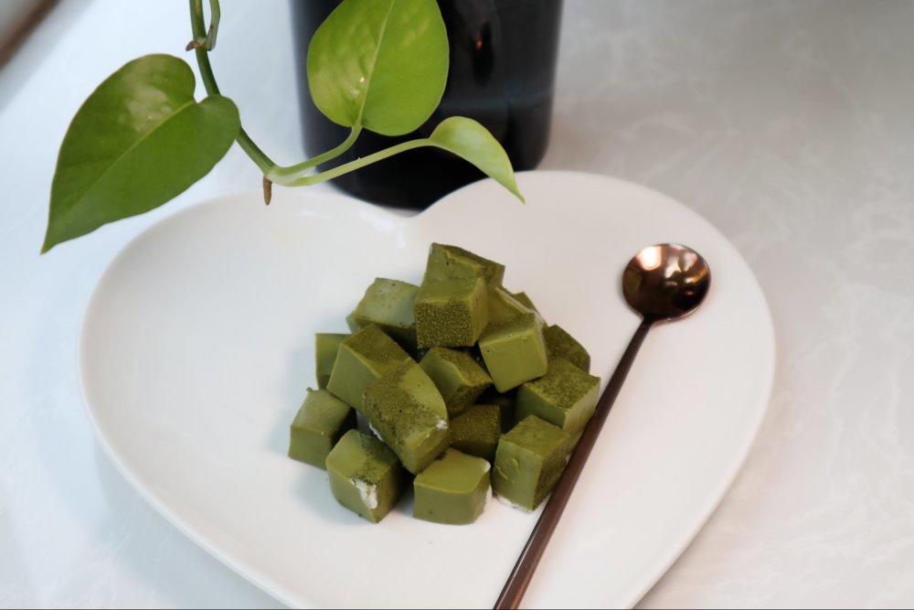 竹炭抹茶奶冻卷